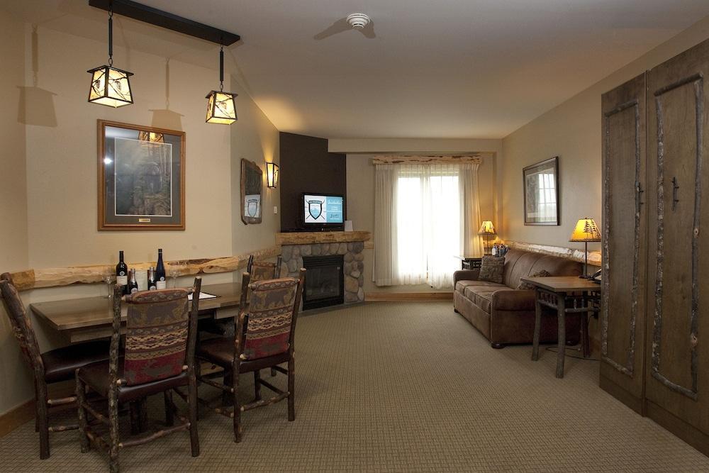 Hope Lake Lodge & Indoor Waterpark Cortland Zewnętrze zdjęcie