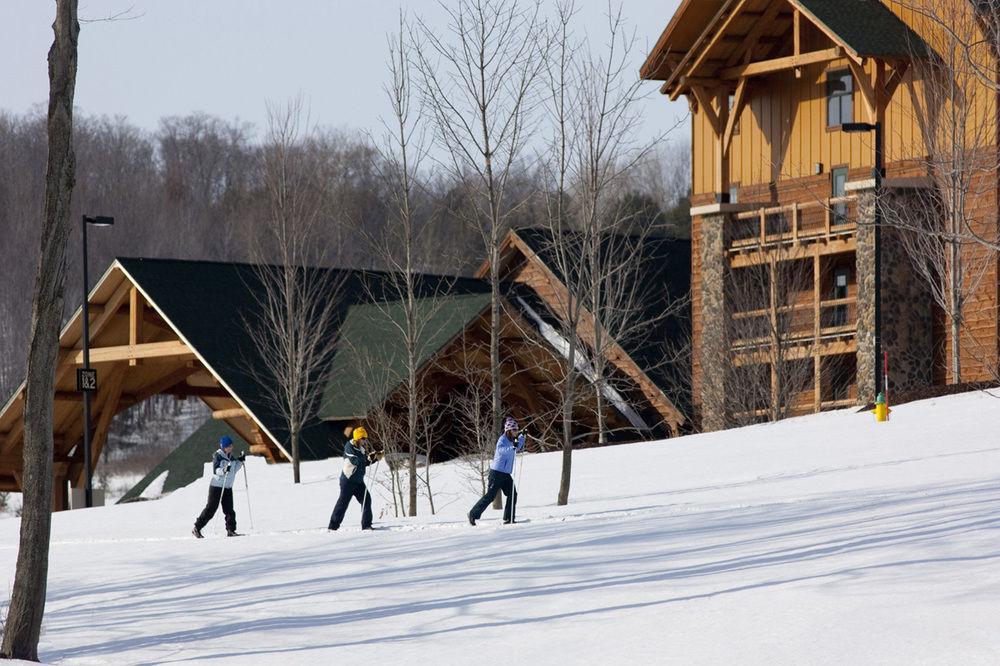 Hope Lake Lodge & Indoor Waterpark Cortland Zewnętrze zdjęcie