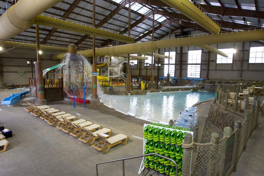 Hope Lake Lodge & Indoor Waterpark Cortland Zewnętrze zdjęcie