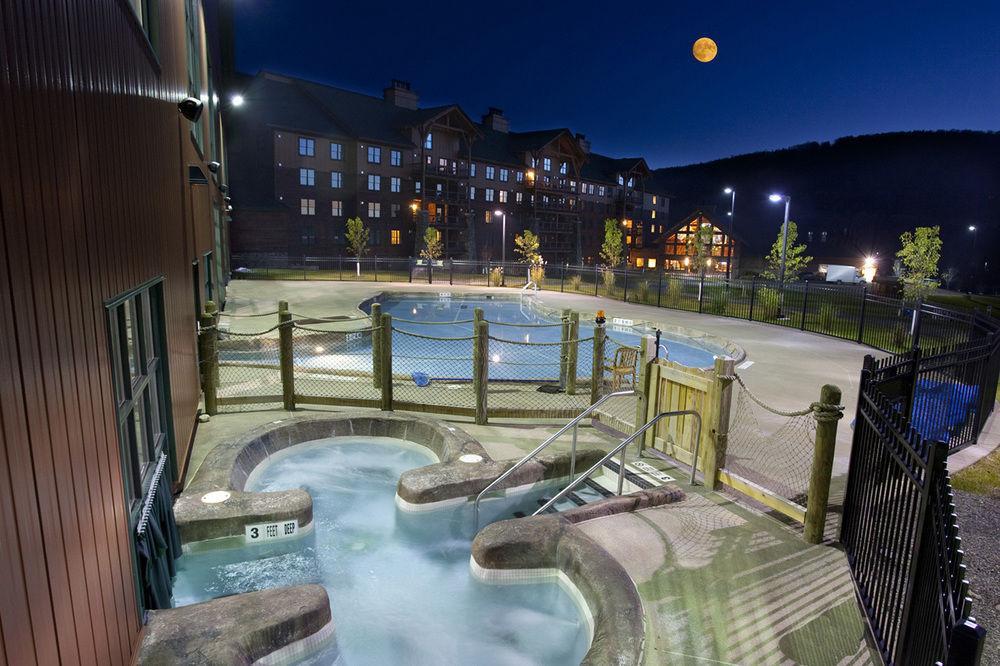 Hope Lake Lodge & Indoor Waterpark Cortland Zewnętrze zdjęcie