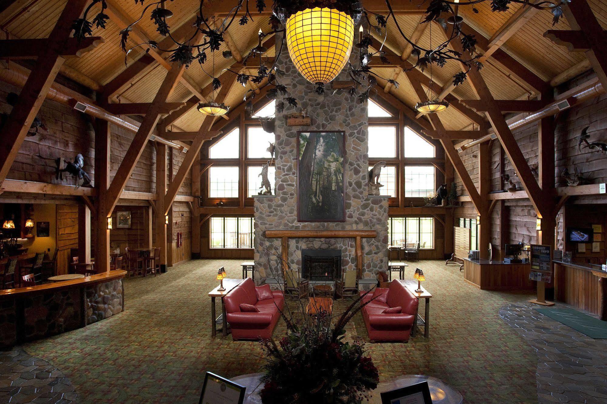 Hope Lake Lodge & Indoor Waterpark Cortland Zewnętrze zdjęcie
