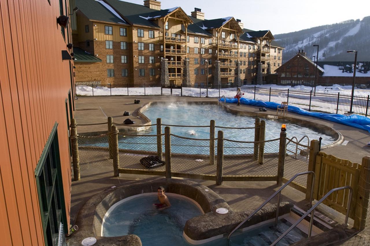 Hope Lake Lodge & Indoor Waterpark Cortland Zewnętrze zdjęcie