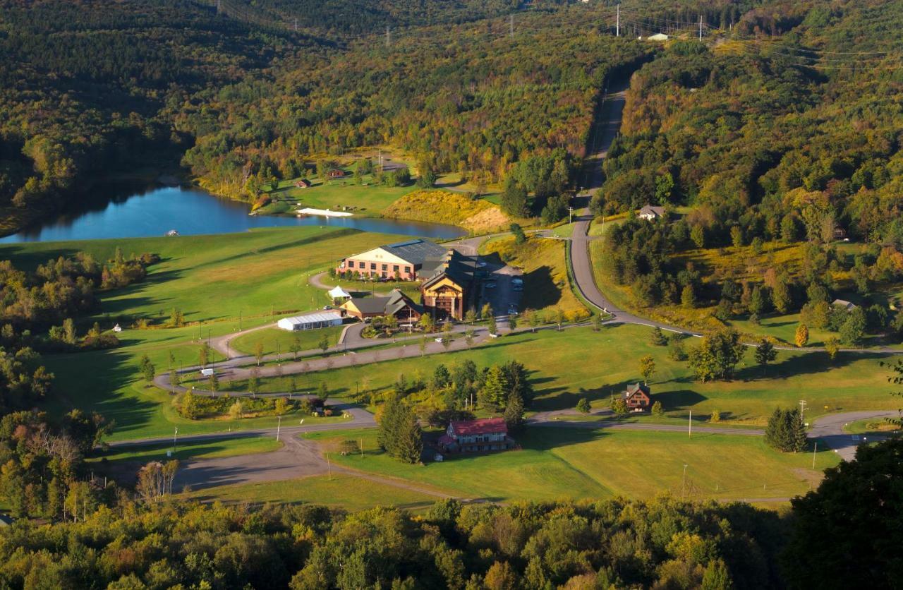 Hope Lake Lodge & Indoor Waterpark Cortland Zewnętrze zdjęcie