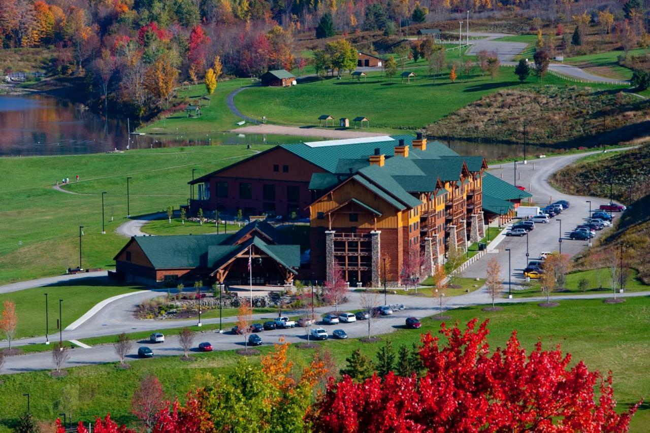 Hope Lake Lodge & Indoor Waterpark Cortland Zewnętrze zdjęcie